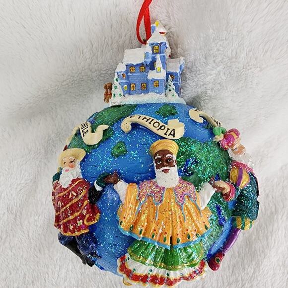 2002 Christopher Radko Santa's Around the World Handmade Ornament - Picture 3 of 7